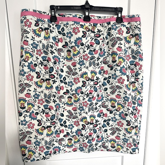 Boden Dresses & Skirts - NWOT. BODEN Women’s Ivory Exotic Garden Pencil Skirt - Size 16